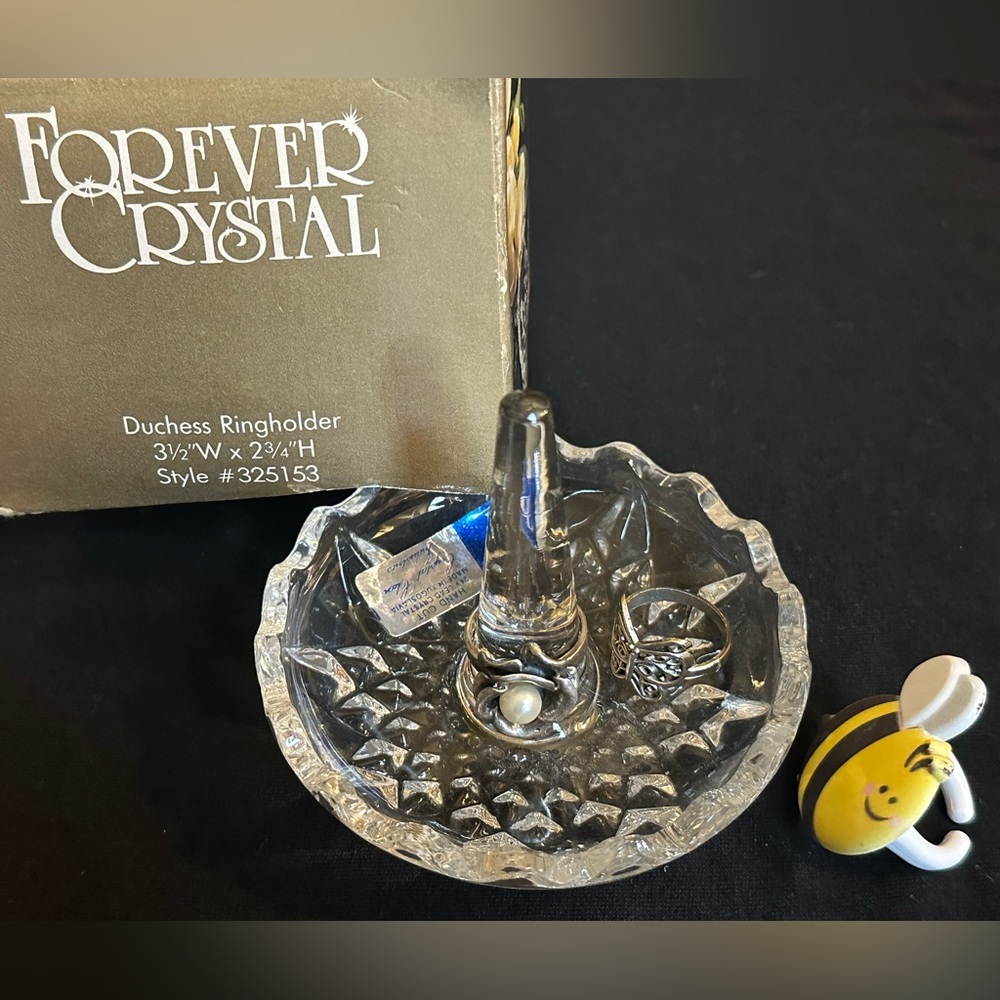 Forever Crystal duchess ring holder